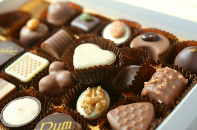 chocolaterie-TANNERON-min_chocolates_food_candy_calories_nibble_chocolate_heart-782043